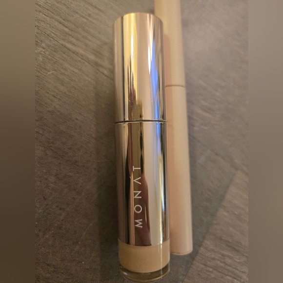 Monat Brighten & Correct Concealer - Picture 2 of 3